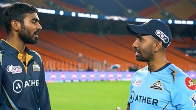 Wriddhiman Saha speaks to KS Bharat. (Twitter) Wriddhiman Saha speaks to KS Bharat. (Twitter)