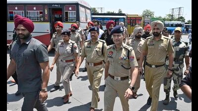 DGP Gaurav Yadav conducted a surprise check at Amar Shaheed Sukhdev Thapar Interstate Bus Terminal in Ludhiana on Tuesday. (HT Photo/ Gurpreet Singh) DGP Gaurav Yadav conducted a surprise check at Amar Shaheed Sukhdev Thapar Interstate Bus Terminal in Ludhiana on Tuesday. (HT Photo/ Gurpreet Singh)