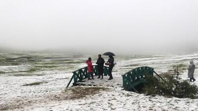 Gulmarg and Bandipora in north Kashmir witnessed a fresh spell of snowfall. (Waseem Andrabi/HT)