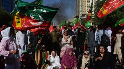 Pakistan Tehreek-e-Insaf party activists and supporters of Imran block road during a protest against the arrest of their leader in Karachi. (AFP) Pakistan Tehreek-e-Insaf party activists and supporters of Imran block road during a protest against the arrest of their leader in Karachi. (AFP)