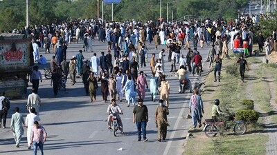 Pakistan Tehreek-e-Insaf (PTI) party activists and supporters of former Pakistani Prime Minister Imran Khan block a road as they protest against the arrest of their leader in Islamabad on Tuesday. (AFP) Pakistan Tehreek-e-Insaf (PTI) party activists and supporters of former Pakistani Prime Minister Imran Khan block a road as they protest against the arrest of their leader in Islamabad on Tuesday. (AFP)