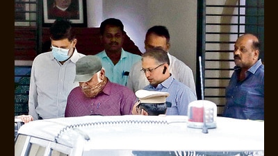 Pradeep Kurulkar (left) was taken to ATS office in Shivajinagar on Tuesday. (RAHUL RAHUT/ HT PHOTO) Pradeep Kurulkar (left) was taken to ATS office in Shivajinagar on Tuesday. (RAHUL RAHUT/ HT PHOTO)