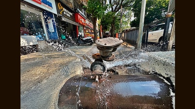 Thane, India - May 09, 2023: Water being wasted due to a water pipeline valve leakage, at Panchpakhadi, near TMC Office, in Thane, India, on Tuesday, May 09, 2023. (Praful Gangurde/HT Photo) (HT PHOTO) Thane, India - May 09, 2023: Water being wasted due to a water pipeline valve leakage, at Panchpakhadi, near TMC Office, in Thane, India, on Tuesday, May 09, 2023. (Praful Gangurde/HT Photo) (HT PHOTO)