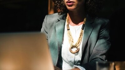 Working woman (Photo by rawpixel on Unsplash) Working woman (Photo by rawpixel on Unsplash)