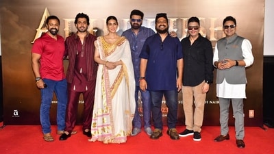 Kriti Sanon, Prabhas, Sunny Singh, and Bhushan Kumar among others attended the trailer launch event on Adipurush at the Juhu PVR in Mumbai. For the event, Kriti wore a white and golden saree, and Prabhas opted for a blue shirt and matching pants. Sunny was seen in a maroon outfit. Kriti Sanon, Prabhas, Sunny Singh, and Bhushan Kumar among others attended the trailer launch event on Adipurush at the Juhu PVR in Mumbai. For the event, Kriti wore a white and golden saree, and Prabhas opted for a blue shirt and matching pants. Sunny was seen in a maroon outfit.