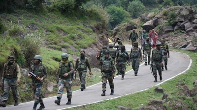 Indian Army personnel on counter-terror duties in Rajouri sector. (HT File) Indian Army personnel on counter-terror duties in Rajouri sector. (HT File)