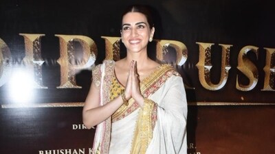 Kriti Sanon greeted the paparazzi at the venue with a smile and folded hands. The trailer of Adipurush released on Tuesday afternoon. Kriti Sanon greeted the paparazzi at the venue with a smile and folded hands. The trailer of Adipurush released on Tuesday afternoon.