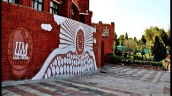 Graduates in any discipline with valid CAT 2022 score or GMAT score, with or without work experience, can apply for admission 2023 with an application fee of ₹1000. (HT file photo)