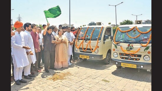 Haryana assembly speaker and Panchkula MLA Gian Chand Gupta flagging of the 75 pick-up trucks and 43 tractor trolleys for citywide garbage collection in Panchkula on Tuesday. (Sant Arora/HT)