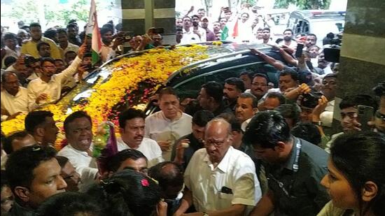 Supporters and party workers welcome NCP chief Sharad Pawar on his arrival in Satara on Monday. (HT Photo)