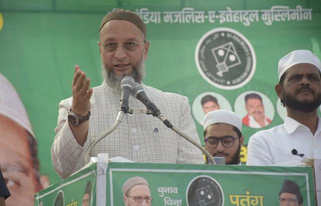 AIMIM leader Asaduddin Owaisi addresses a gathering in Dasna in Ghaziabad on Tuesday. (Sakib Ali/HT Photo) AIMIM leader Asaduddin Owaisi addresses a gathering in Dasna in Ghaziabad on Tuesday. (Sakib Ali/HT Photo)