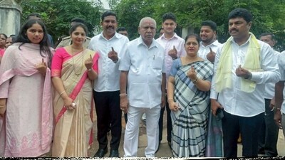 84,119 State Police Officers and 58,500 CAPF police in 650 CoYs are on Law and Order and security duty on poll day across the state. (ANI) 84,119 State Police Officers and 58,500 CAPF police in 650 CoYs are on Law and Order and security duty on poll day across the state. (ANI)