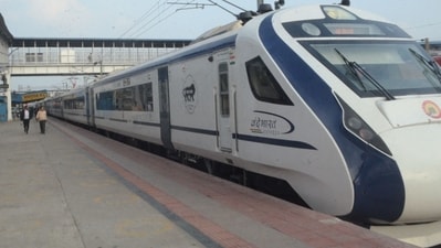 Delhi-Varanasi Vande Bharat 2.0 at Prayagraj junction station. (HT Photo) Delhi-Varanasi Vande Bharat 2.0 at Prayagraj junction station. (HT Photo)