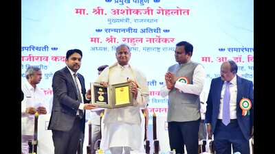 Gehlot (R) attended an event in city on Wednesday. (HT PHOTO)