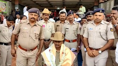 The policeman was felicitated by his colleagues. (@DgpKarnataka/Twitter) The policeman was felicitated by his colleagues. (@DgpKarnataka/Twitter)