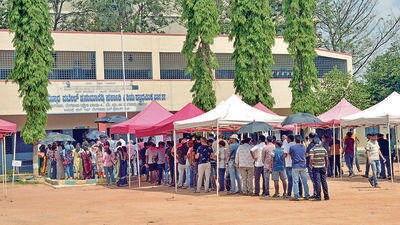Voters outside a polling booth at Mahadevpura constituency in Bengaluru on Wednesday. (ANI) Voters outside a polling booth at Mahadevpura constituency in Bengaluru on Wednesday. (ANI)