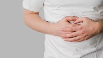 Studies suggest that one can cut risk of bowel cancer by keeping a healthy weight, doing exercise, eating healthy and avoiding alcohol and tobacco. (Freepik) Studies suggest that one can cut risk of bowel cancer by keeping a healthy weight, doing exercise, eating healthy and avoiding alcohol and tobacco. (Freepik)