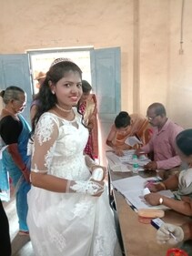 A bride is casting her vote in Kapu constituency. (HT_PHOTO) A bride is casting her vote in Kapu constituency. (HT_PHOTO)