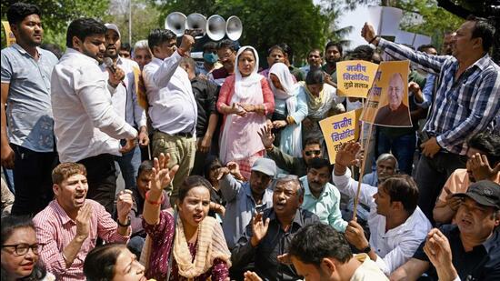 Aam Aadmi Party (AAP) members stage a protest to demand release of Manish Sisodia, who is in custody in the now-scrapped excise policy (ANI File Photo)