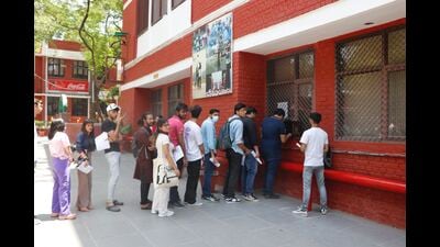 At Hansraj College, students wait to submit their clearance forms to receive admit cards. (Photo: Dhruv Sethi/HT) At Hansraj College, students wait to submit their clearance forms to receive admit cards. (Photo: Dhruv Sethi/HT)