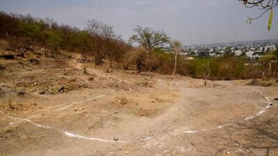 Environmentalists and residents have opposed construction of the road through Vetal tekdi (hill). (ht file photo) Environmentalists and residents have opposed construction of the road through Vetal tekdi (hill). (ht file photo)