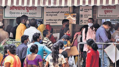 Mumbai, India - January 07, 2022: People stand in a queue for the medicines at KEM Hospital's medical store, in Mumbai, India, on Friday, January 07, 2022. (Photo by Satish Bate/Hindustan Times) (Satish Bate/HT PHOTO) Mumbai, India - January 07, 2022: People stand in a queue for the medicines at KEM Hospital's medical store, in Mumbai, India, on Friday, January 07, 2022. (Photo by Satish Bate/Hindustan Times) (Satish Bate/HT PHOTO)