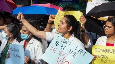 Thiruvananthapuram: Doctors and medical students raise slogans during their protest against the killing of a female doctor, outside Kerala Secretariat in Thiruvananthapuram, Wednesday, May 10, 2023. (PTI) Thiruvananthapuram: Doctors and medical students raise slogans during their protest against the killing of a female doctor, outside Kerala Secretariat in Thiruvananthapuram, Wednesday, May 10, 2023. (PTI)