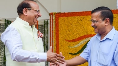 Delhi LG VK Saxena and Chief Minister Arvind Kejriwal are seen during the former's oath-taking ceremony as 22nd Lt Governor of Delhi, at Raj Niwas in New Delhi. (File) (PTI)