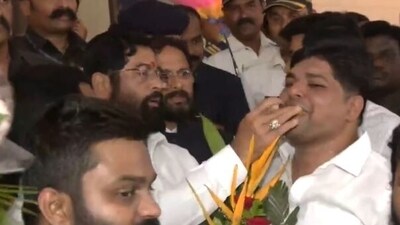 Maharashtra CM Eknath Shinde and other leaders of the party celebrate SC verdict outside Varsha bungalow in Mumbai. (ANI)