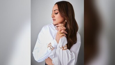 To complement her look, Sonakshi accessorized her outfit with chic golden bracelets, statement rings, gold studs, and black loafers. (Instagram/@aslisona) To complement her look, Sonakshi accessorized her outfit with chic golden bracelets, statement rings, gold studs, and black loafers. (Instagram/@aslisona)