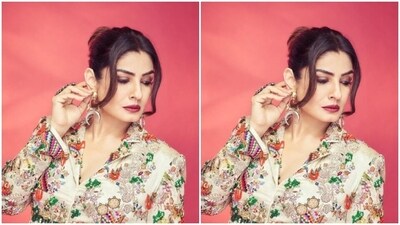 Styled by fashion stylist Surina Kakkar, Raveena wore her tresses into a clean bun with a few strands of hair left open around her face. (Instagram/@officialraveenatandon) Styled by fashion stylist Surina Kakkar, Raveena wore her tresses into a clean bun with a few strands of hair left open around her face. (Instagram/@officialraveenatandon)