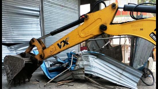 Demolition of illegal Dombivli building begins