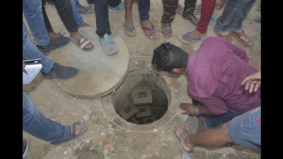 Gurmeet Singh Kular of the Federation of Commercial and Industrial Organisation said that the incident seems to have taken place due to sewage gases. (HT File Photo)