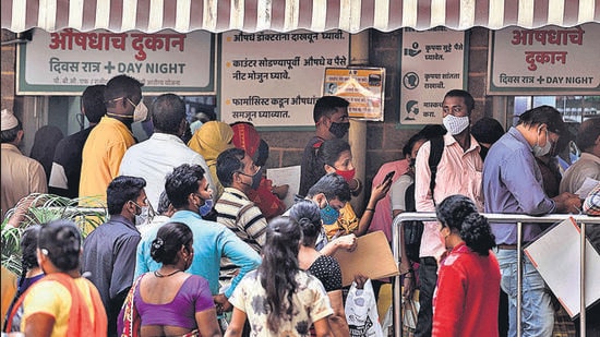 Mumbai, India - January 07, 2022: People stand in a queue for the medicines at KEM Hospital's medical store, in Mumbai, India, on Friday, January 07, 2022. (Photo by Satish Bate/Hindustan Times) (Satish Bate/HT PHOTO)
