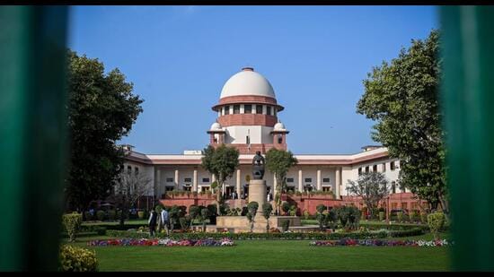 While some officials said that the days ahead are likely to be turbulent for the bureaucracy serving the Delhi government, others said the loyalty of the bureaucracy might shift to the chief minister. (HT Archive)