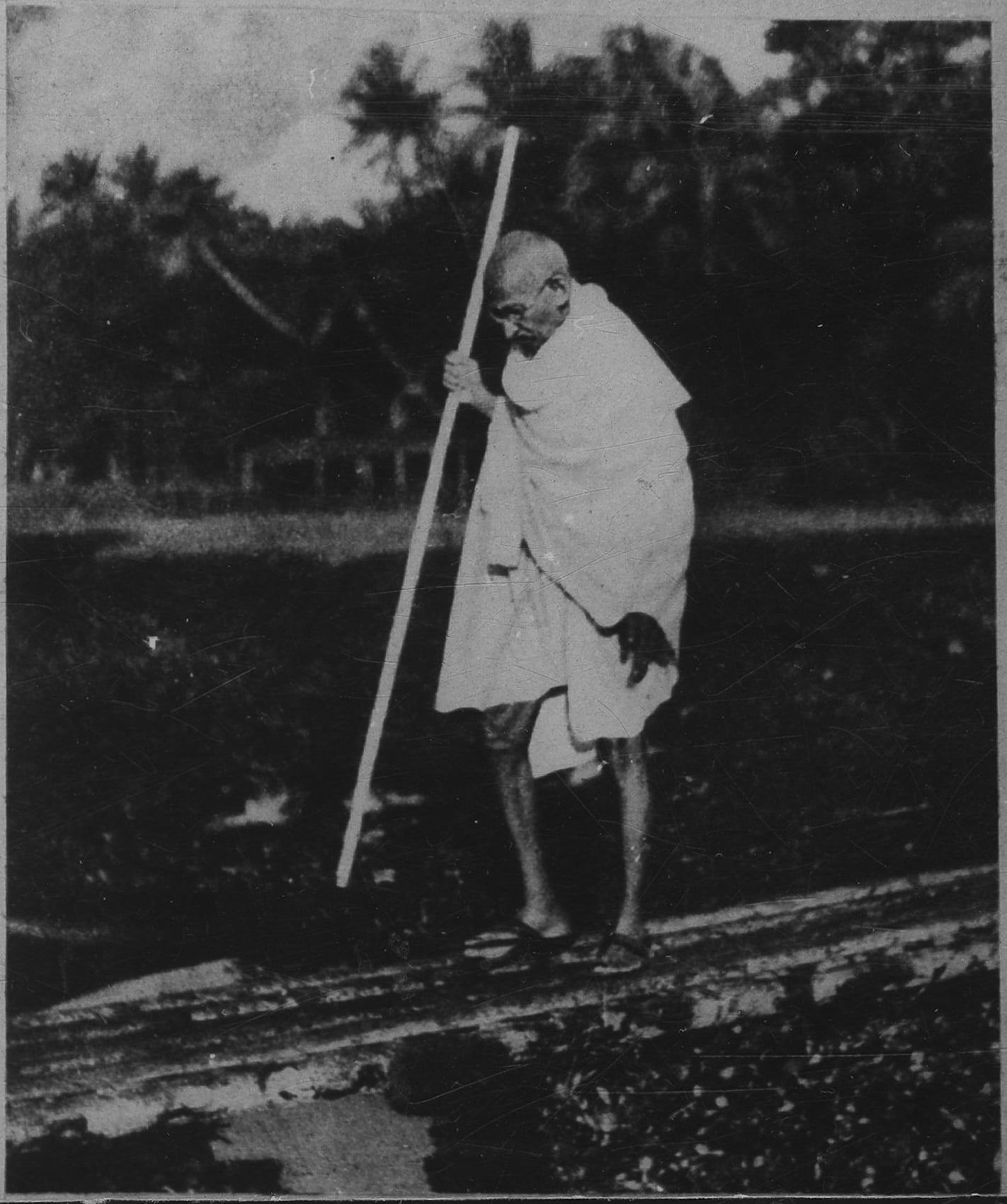 Mahatma Gandhi in Noakhali, Assam during the partition riots in 1947. (HT Photo) Mahatma Gandhi in Noakhali, Assam during the partition riots in 1947. (HT Photo)