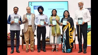 (L to R) Lovely Professional University chancellor Ashok Mittal, Ashoka University chancellor professor Rudrangshu Mukherjee, Chandigarh University chancellor Satnam Singh Sandhu, author Maninder Sidhu, Chitkara University pro-chancellor Madhu Chitkara and Hindustan Times executive editor Ramesh Vinayak during the book launch in Chandigarh. (Ravi Kumar/HT) (L to R) Lovely Professional University chancellor Ashok Mittal, Ashoka University chancellor professor Rudrangshu Mukherjee, Chandigarh University chancellor Satnam Singh Sandhu, author Maninder Sidhu, Chitkara University pro-chancellor Madhu Chitkara and Hindustan Times executive editor Ramesh Vinayak during the book launch in Chandigarh. (Ravi Kumar/HT)