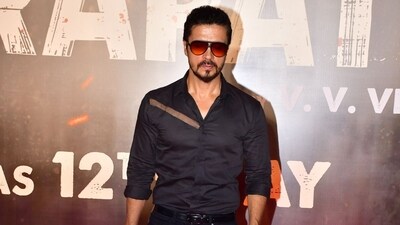 Darshan Kumaar of The Kashmir Files fame made a stylish appearance in black formals but with a twist. (Varinder Chawla) Darshan Kumaar of The Kashmir Files fame made a stylish appearance in black formals but with a twist. (Varinder Chawla)