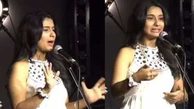 Woman doing slam poetry. (Twitter/@ Ananth Rupanagudi) Woman doing slam poetry. (Twitter/@ Ananth Rupanagudi)