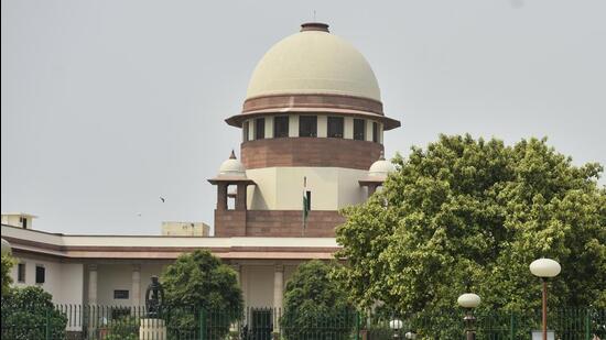 The Supreme Court’s constitution bench laid down that the elected government of Delhi has legislative and executive power over “services” (HT File Photo)