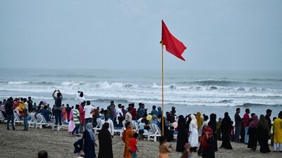 Rad flag flutters in Cox�s Bazar sea beach as a warning sign for upcoming cyclone Mocha on May 12, 2023. (AFP) Rad flag flutters in Cox�s Bazar sea beach as a warning sign for upcoming cyclone Mocha on May 12, 2023. (AFP)