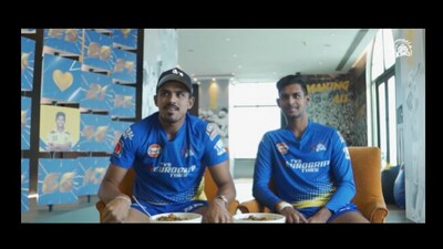 CSK players Matheesha Pathirana and Maheesh Theekshana relish kothu parotta. (Instagram/@chennaiipl)