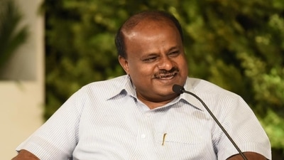 D(S) leader HD Kumaraswamy on Saturday said that he has not been contacted  yet for the formation of the government in case of a hung assembly, (HT_PRINT)