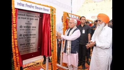 Haryana chief minister Manohar Lal Khattar inaugurates develpoment projects in Sirsa on Saturday.