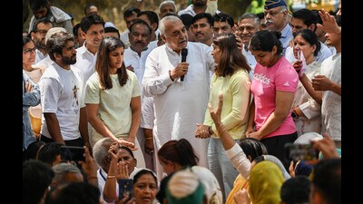 Haryana former chief minister Bhupinder Singh Hooda along with wrestlers Vinesh Phogat, Sakshi Malik, Sangeeta Phogat during their protest against the WFI president at Jantar Mantar in New Delhi on Saturday. (Raj K Raj/ HT) Haryana former chief minister Bhupinder Singh Hooda along with wrestlers Vinesh Phogat, Sakshi Malik, Sangeeta Phogat during their protest against the WFI president at Jantar Mantar in New Delhi on Saturday. (Raj K Raj/ HT)