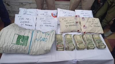 The smuggled packets of heroin-like substance and cash recovered of Kupwara police on Saturday. (ANI) The smuggled packets of heroin-like substance and cash recovered of Kupwara police on Saturday. (ANI)