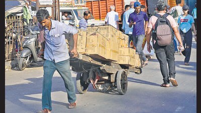 Yusuf Soni, a businessman from Abdul Rehman Street, said, “Since most are wholesale shops, we receive orders throughout the day from customers from different cities and towns. These orders are then packed by 4pm and dispatched in the evening to the local courier shops using handcarts. With this order, we will be able to dispatch the evening orders the next day. This means arranging for additional storage space.” (Anshuman Poyrekar/HT PHOTO) Yusuf Soni, a businessman from Abdul Rehman Street, said, “Since most are wholesale shops, we receive orders throughout the day from customers from different cities and towns. These orders are then packed by 4pm and dispatched in the evening to the local courier shops using handcarts. With this order, we will be able to dispatch the evening orders the next day. This means arranging for additional storage space.” (Anshuman Poyrekar/HT PHOTO)
