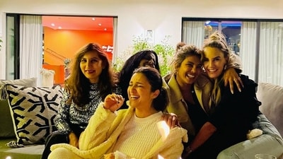 Both actors Priyanka Chopra and Parineeti Chopra are cousins. Priyanka is six years older to Parineeti and the latter calls her Mimi didi. They are very close to each other. Both actors Priyanka Chopra and Parineeti Chopra are cousins. Priyanka is six years older to Parineeti and the latter calls her Mimi didi. They are very close to each other. 