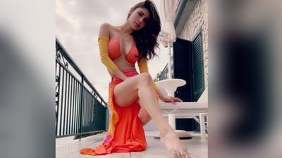 Mouni Roy's post garnered a plethora of comments and over 3 lakh likes. Her Bollywood bestie, Disha Patani, also left a comment saying "Hotttyyy". (Instagram/@imouniroy) Mouni Roy's post garnered a plethora of comments and over 3 lakh likes. Her Bollywood bestie, Disha Patani, also left a comment saying "Hotttyyy". (Instagram/@imouniroy)
