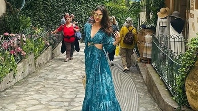 During one of her vacation outings, Mouni decked up in a gorgeous printed blue cut-out dress with a deep V-neckline, full sleeves, and a flared hem. (Instagram/@imouniroy) During one of her vacation outings, Mouni decked up in a gorgeous printed blue cut-out dress with a deep V-neckline, full sleeves, and a flared hem. (Instagram/@imouniroy)